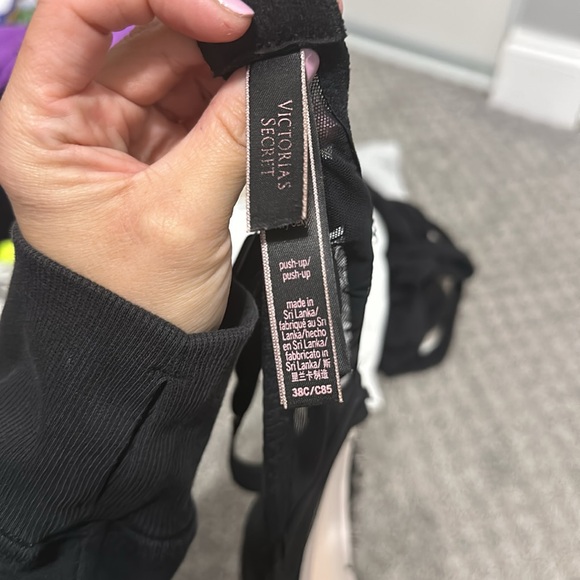 Victoria secret push up - Picture 2 of 3